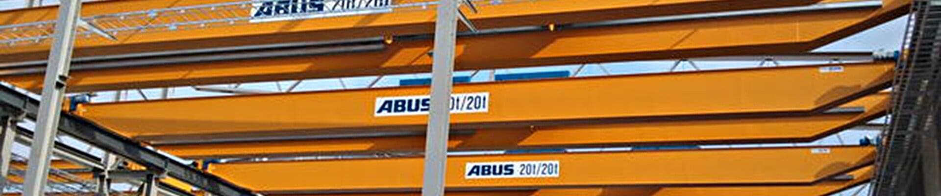 Pont roulant ABUS d'une capacité de charge de 20 t et 20 t dans un hall de production pour la construction métallique en Suède