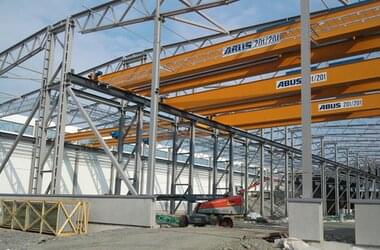 Construction d'un hall de production d'une entreprise de construction métallique en Suède