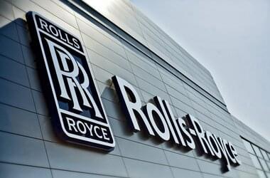 Logo de Rolls-Royce sur le bâtiment en Pologne
