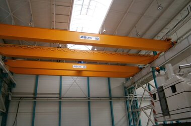 Ponts roulants d'une capacité de 20 t et de 80 t dans l'atelier de production de la société ENERCO en France