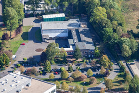 Vue aérienne du site d'ABUS Kransysteme GmbH à Marienheide pour le développement